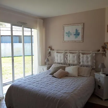 Agreable Maison Sur Le Bassin D'arcachon Bed and Breakfast 4*