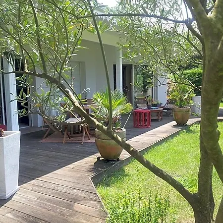 Agreable Maison Sur Le Bassin D'arcachon Bed and Breakfast
